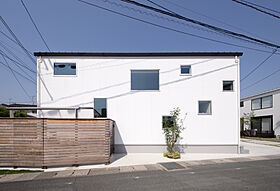 ディー・アンド・エイチ株式会社の施工事例「吹抜けで開放感を楽しむ 洗濯室で家事も快適に」の画像4