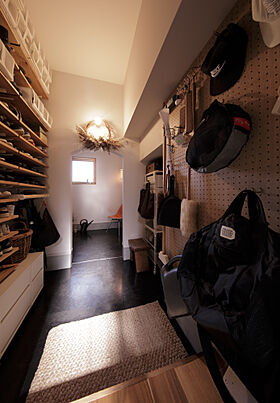 ディー・アンド・エイチ株式会社の施工事例「「好き」に包まれた家 開放感と実用性を両立」の画像6