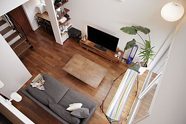 ディー・アンド・エイチ株式会社の施工事例「リビング階段で家族を身近に感じる暮らし」の画像1