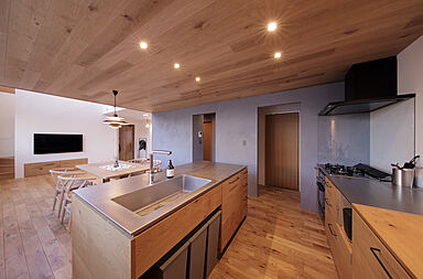 ディー・アンド・エイチ株式会社の施工事例「リビング土間|吹抜け|家族や友人とつながる空間」の画像2