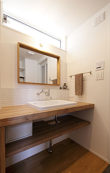 ディー・アンド・エイチ株式会社の施工事例「スケルトン階段|吹抜け|多彩な収納スペースの家」の画像7