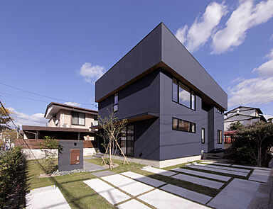 ディー・アンド・エイチ株式会社の施工事例「性能と自然素材をバランスよく取り入れた薪ストーブのある暮らし」の画像1