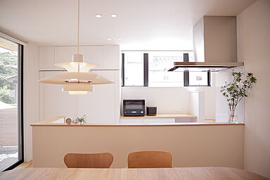 ディー・アンド・エイチ株式会社の施工事例「家事スペース|収納豊富|ライフスタイルから考えたシンプルデザインの機能的な家」の画像4