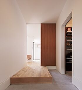 ディー・アンド・エイチ株式会社の施工事例「家事スペース|収納豊富|ライフスタイルから考えたシンプルデザインの機能的な家」の画像9