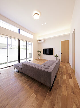 ディー・アンド・エイチ株式会社の施工事例「平屋|収納充実|ウッドデッキ|豊富な収納や小上がりスペースなど工夫満載の平屋」のメイン画像