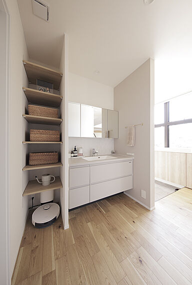 ディー・アンド・エイチ株式会社の施工事例「吹抜け|収納充実|土地形状の有効活用により叶えた高気密高断熱の吹抜け大空間の家」の画像9