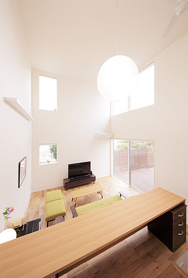 ディー・アンド・エイチ株式会社の施工事例「高気密高断熱|収納充実|家族がいつも近くにいる・吹き抜け+スキップフロアの家」の画像