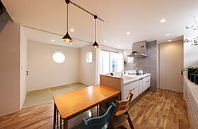 ディー・アンド・エイチ株式会社の施工事例「【福岡/吹抜け/収納】吹抜リビングはすっきり/ファミリークローゼット」の画像3