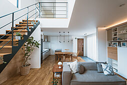 ディー・アンド・エイチ株式会社の施工事例「【2階建て/吹抜け/店舗兼用】ヨガスタジオと住まい」の画像