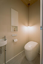 木の家スタイルのトイレ ディー・アンド・エイチ株式会社の事例画像