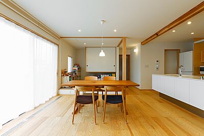 シンプルモダンスタイルのリビング 大野建設株式会社の事例画像