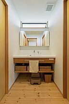 木の家スタイルの洗面所 大野建設株式会社の事例画像