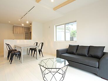 【クレバリーホーム】新山形ホームテック株式会社の施工事例「【AXISHOME】“白” を基調としたキュートな住まい」の画像