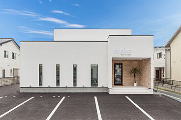 株式会社SAMATAの施工事例「美を創造するサロンと、3世代が集う安らぎの時間が交わる場所」の画像