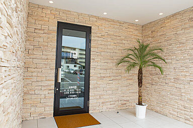 株式会社SAMATAの施工事例「美を創造するサロンと、3世代が集う安らぎの時間が交わる場所」の画像1