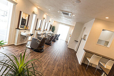 株式会社SAMATAの施工事例「美を創造するサロンと、3世代が集う安らぎの時間が交わる場所」の画像2