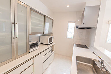 株式会社SAMATAの施工事例「美を創造するサロンと、3世代が集う安らぎの時間が交わる場所」の画像4