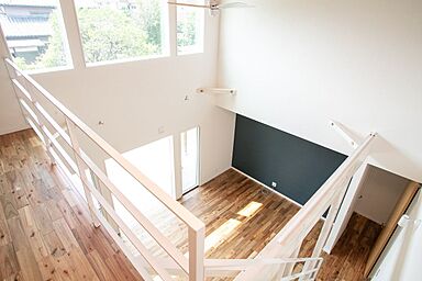 株式会社SAMATAの施工事例「大きな収納スペースを確保した、すっきり暮らすカフェ風の住まい」の画像1