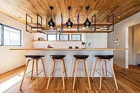 株式会社SAMATAの施工事例「テラスデッキが内と外をゆるやかにつなぐ。心地よい時間が流れるカフェスタイル」の画像5