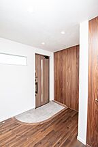 シンプルモダンスタイルの玄関 株式会社SAMATAの事例画像