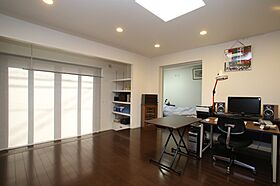 トヨタT&S建設株式会社 名古屋支社の施工事例「全面タイル打ち込みのコンクリート平屋の家」の画像1