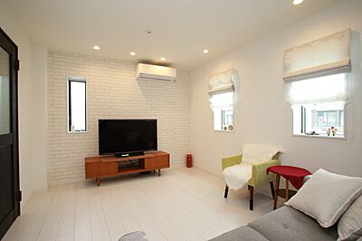 シンプルモダンスタイルのリビング トヨタT&S建設株式会社 名古屋支社の事例画像