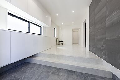 トヨタT&S建設株式会社 名古屋支社の施工事例「開放的な空間と充実設備を採用したタイル張りの邸宅」の画像3