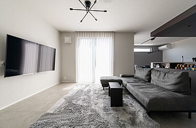 アイデザインホーム株式会社 広島支店の施工事例「大容量の収納と家事ラクを叶える動線の家」の画像1