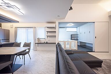 アイデザインホーム株式会社 広島支店の施工事例「セカンドリビングとシアタールームのあるホテルライクな家」の画像2