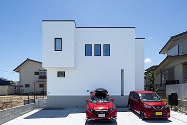 アイデザインホーム株式会社 広島支店の施工事例「セカンドリビングとシアタールームのあるホテルライクな家」の画像3