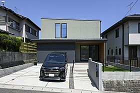 アイデザインホーム株式会社 広島支店の施工事例「家族のこだわりが詰まった箱型ヌックと回遊動線のある家」の画像1