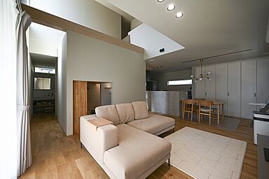 アイデザインホーム株式会社 広島支店の施工事例「家族のこだわりが詰まった箱型ヌックと回遊動線のある家」の画像3