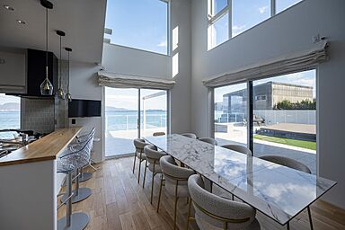 アイデザインホーム株式会社 山陽支社 福山支店の施工事例「ワインセラーとビルトインガレージを備えた 海が一望できるセカンドハウス」の画像6