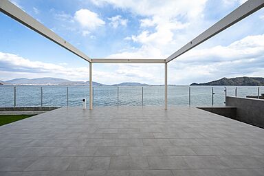 アイデザインホーム株式会社 山陽支社 福山支店の施工事例「ワインセラーとビルトインガレージを備えた 海が一望できるセカンドハウス」の画像7