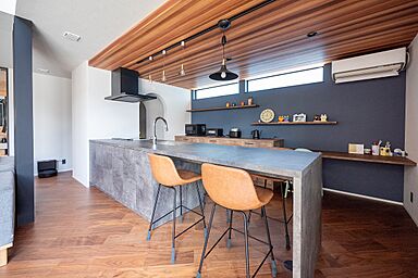 アイデザインホーム株式会社 山陽支社 福山支店の施工事例「28帖の広々LDKと大きな吹抜けで開放感抜群の家」の画像2