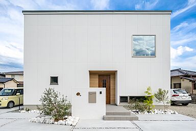 アイデザインホーム株式会社 山陽支社 福山支店の施工事例「愛犬と暮らすピットリビングのあるジャパンディスタイルの家」の画像2