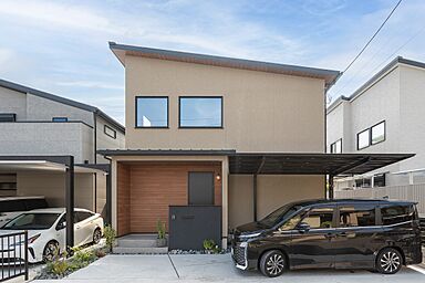 アイデザインホーム株式会社 山陽支社 福山支店の施工事例「開放感あふれる吹抜けと暮らしやすい家事ラク動線のある家」の画像1