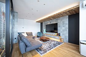 SKIP&カフェデザイン アイデザインホームの施工事例「ワインセラーとビルトインガレージを備えた 海が一望できるセカンドハウス」の画像5