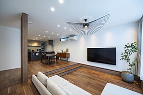 SKIP&カフェデザイン アイデザインホームの施工事例「アクアリウムと吹抜のある明るい玄関で迎える家」のメイン画像