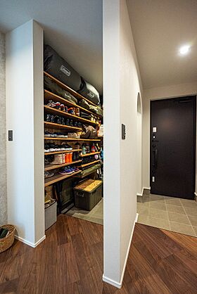 SKIP&カフェデザイン アイデザインホームの施工事例「28帖の広々LDKと大きな吹抜けで開放感抜群の家」の画像7