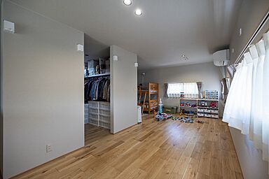 SKIP&カフェデザイン アイデザインホームの施工事例「家族の未来を見据えた可変性と快適さを叶えた家」の画像10