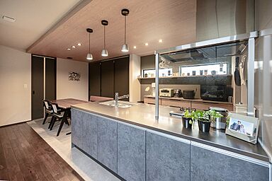 SKIP&カフェデザイン アイデザインホームの施工事例「開放感あふれる吹抜けと暮らしやすい家事ラク動線のある家」の画像7