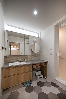 SKIP&カフェデザイン アイデザインホームの施工事例「小上がりヌックが家族をつなぐ 24坪の敷地に叶えた3階建ての家」の画像7