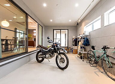 アイデザインホーム株式会社 東海支店の施工事例「リビングとつながるバイクガレージを叶えた平屋の住まい」の画像5