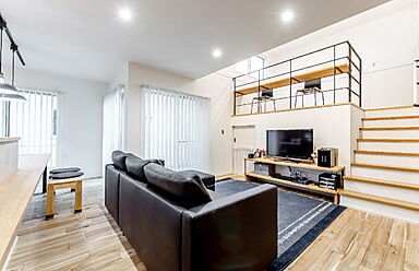 アイデザインホーム株式会社 東海支店の施工事例「スキップフロアで空間広々!6匹のペットと暮らせる住まい」の画像1