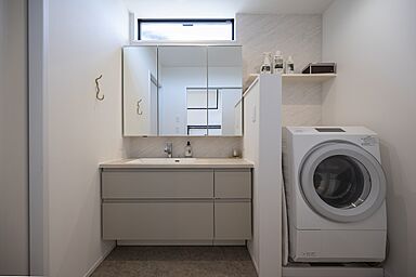 アイデザインホーム株式会社 東海支店の施工事例「アクアリウムと吹抜のある 明るい玄関で迎える家」の画像6