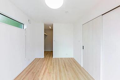 アオイホーム株式会社の施工事例「【ガルバリウム×屋根外壁】ホワイトを基調とした平屋のお家」の画像8