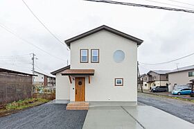 アオイホーム株式会社の施工事例「【アクセントクロスがかわいい】2階建てのお家(宇都宮市)」のメイン画像