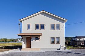 アオイホーム株式会社の施工事例「≪白い外壁×窓モール≫飾らなくてもおしゃれなお家(鹿沼市)」のメイン画像