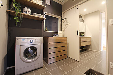 ユニバーサルホーム 南彦根店の施工事例「自分時間も、家族のだんらんも 大切にできる住まい「ナナ・カラ」」の画像6